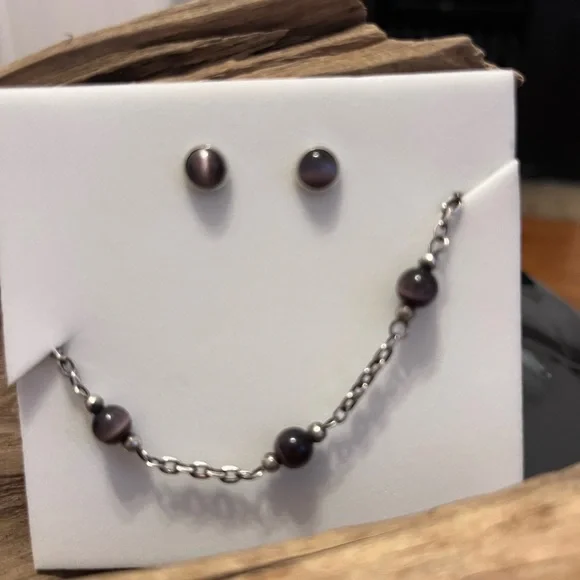 Purple Tiger eye bracelet and post earrings set in silver. - Picture 2 of 3